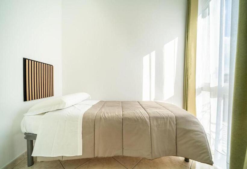 اتاق راحتی سه تخته, La Porta Di Alba