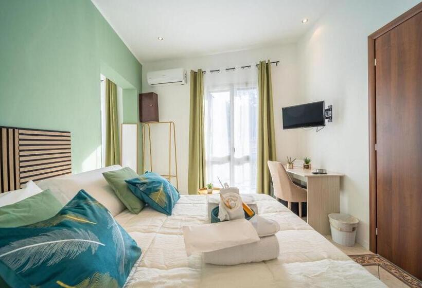 اتاق راحتی سه تخته, La Porta Di Alba