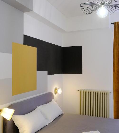 带阳台的三人标准间, Matteottis