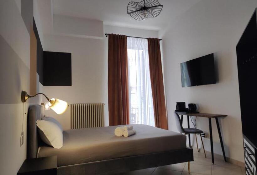 带阳台的三人标准间, Matteottis