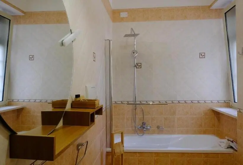 اتاق استاندارد چهار تخته, Matteottis