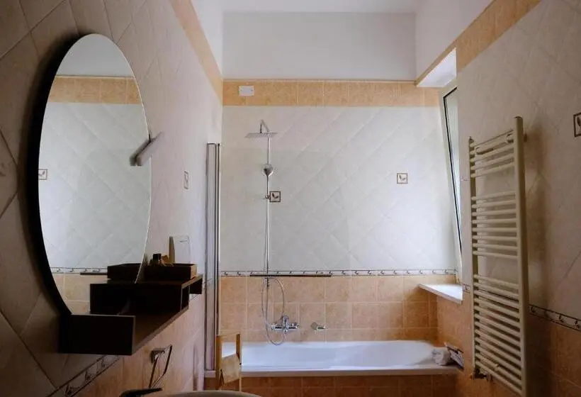 اتاق استاندارد چهار تخته, Matteottis