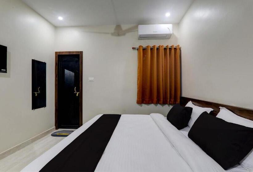 Трехместный Номер Классика, Fabhotel Nandini Grand