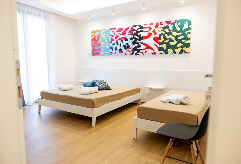 带阳台的三人标准间, Floriana B&b