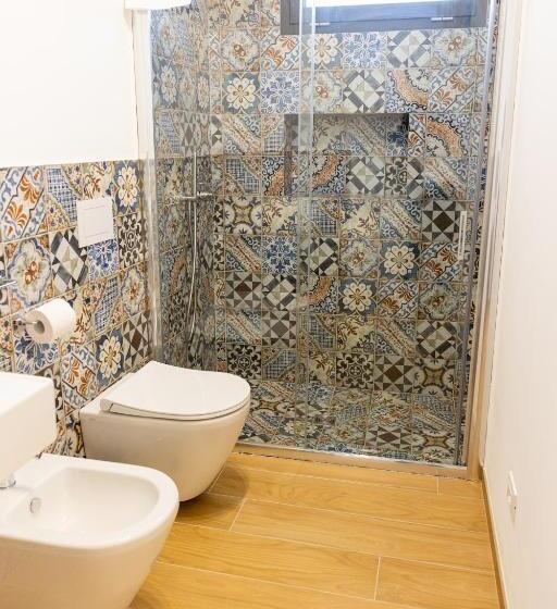 带阳台的三人标准间, Floriana B&b