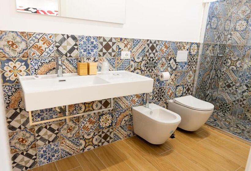 带阳台的三人标准间, Floriana B&b