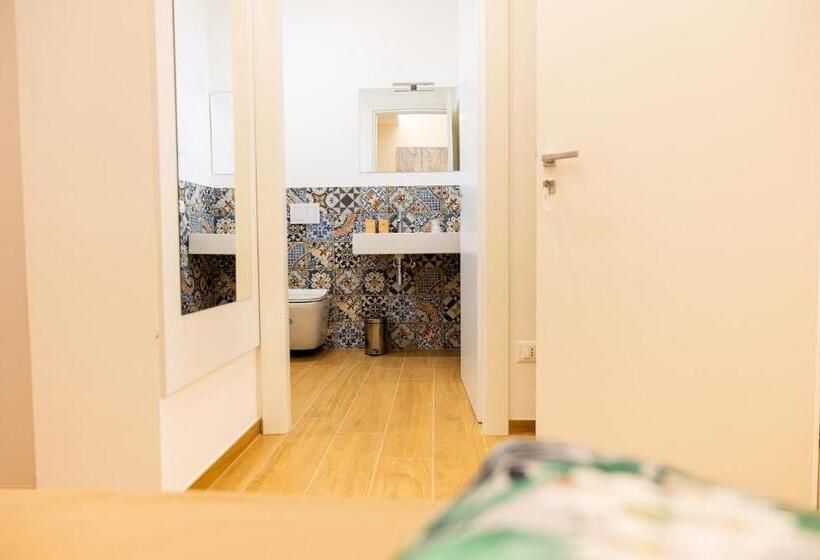 标准间, Floriana B&b