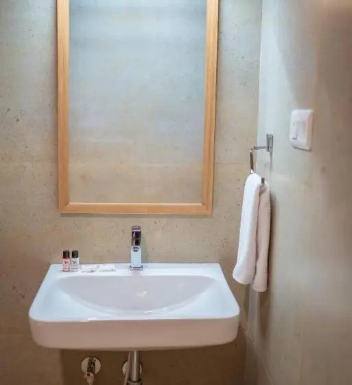 Chambre Standard, Achyut