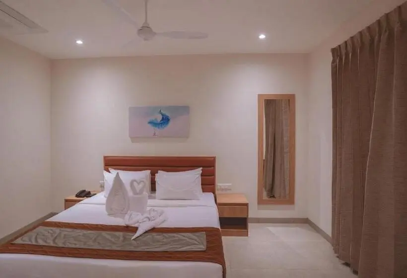 Chambre Deluxe, Achyut