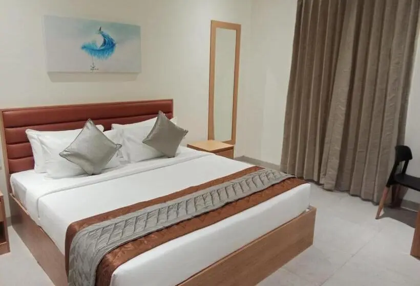 Chambre Deluxe, Achyut