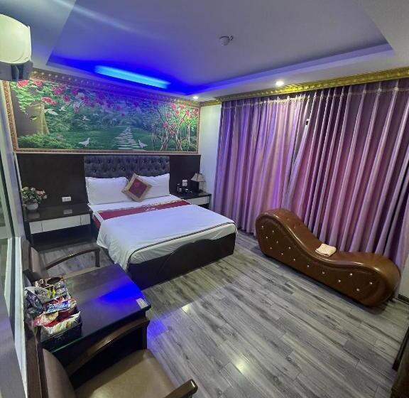 اتاق لوکس, Hoàng Gia Long Biên