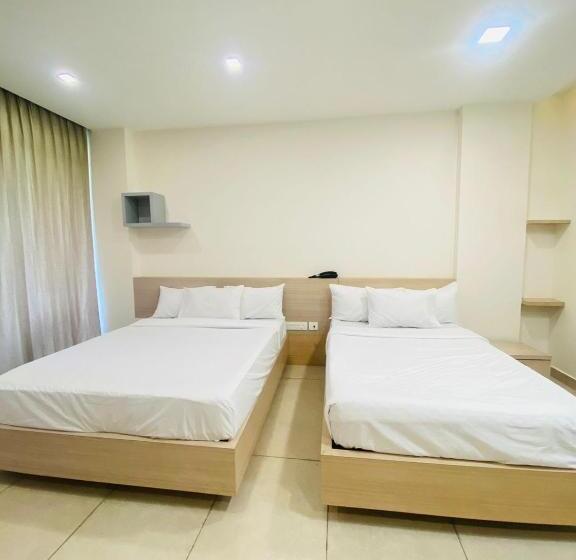 Четырехместный Номер Стандарт с Балконом, Mountview By Farstay Wayanad