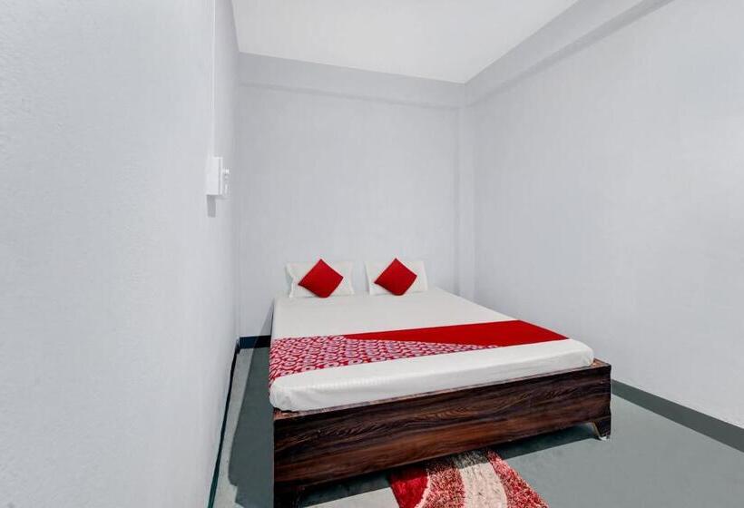 חדר קלאסי לשלושה, Oyo Flagship Yuvraj