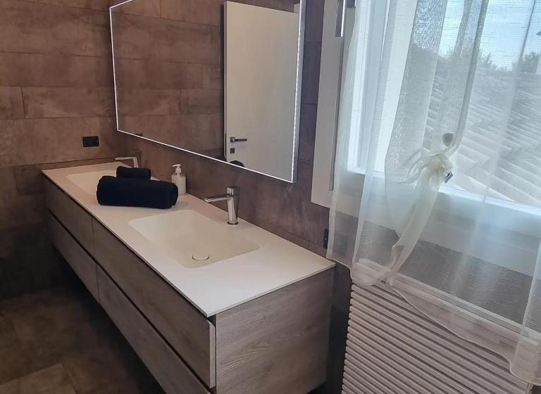Standard Triple Room with Terrace, La Plumeria B&b