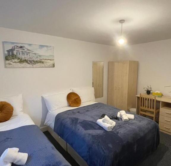 اتاق راحتی سه تخته, Lovely Triple And Quadruple Bedrooms In Euston