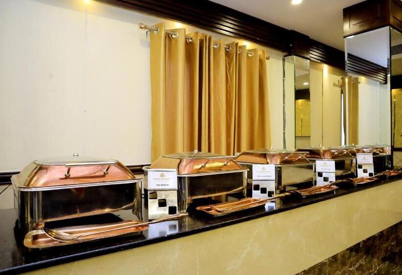 غرفة سوبيريور سرير كينج, Pineberry Hotels   Near Golden Temple