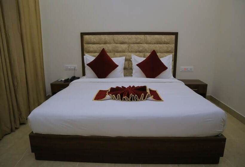 Quarto Deluxe, Pineberry Hotels   Near Golden Temple