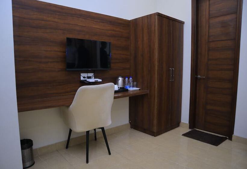 غرفة ديلوكس, Pineberry Hotels   Near Golden Temple