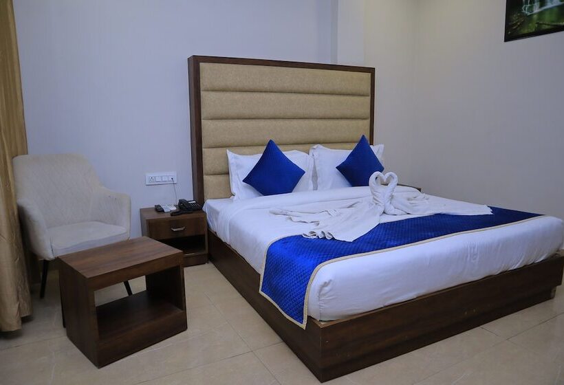Quarto Deluxe, Pineberry Hotels   Near Golden Temple