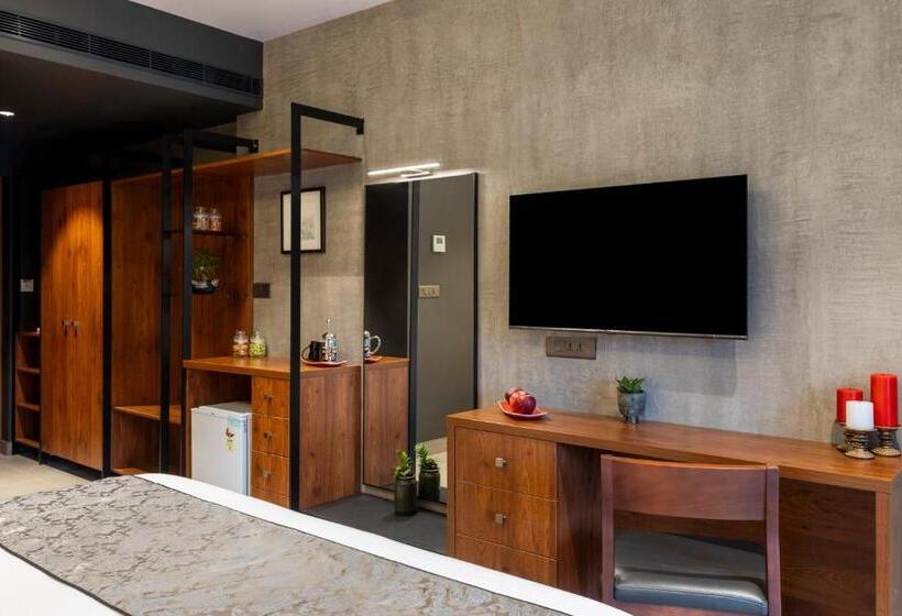 バルコニー付きスタンダードルーム, Sterling Athirappilly