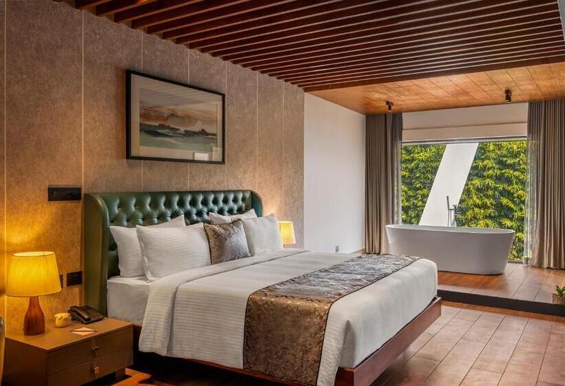 プレジデントスイートルーム, Sterling Athirappilly