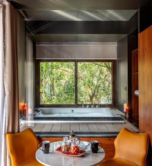 キングサイズベッドのスイートルーム, Sterling Athirappilly