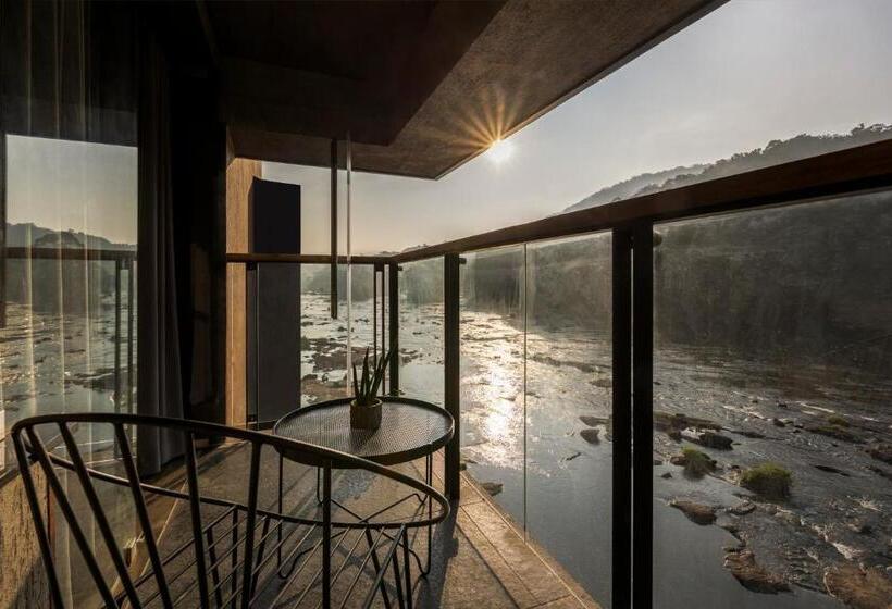 キングサイズベッドのスイートルーム, Sterling Athirappilly