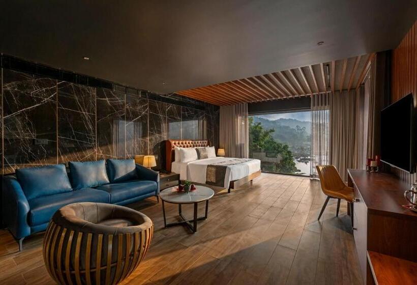 キングサイズベッドのスイートルーム, Sterling Athirappilly