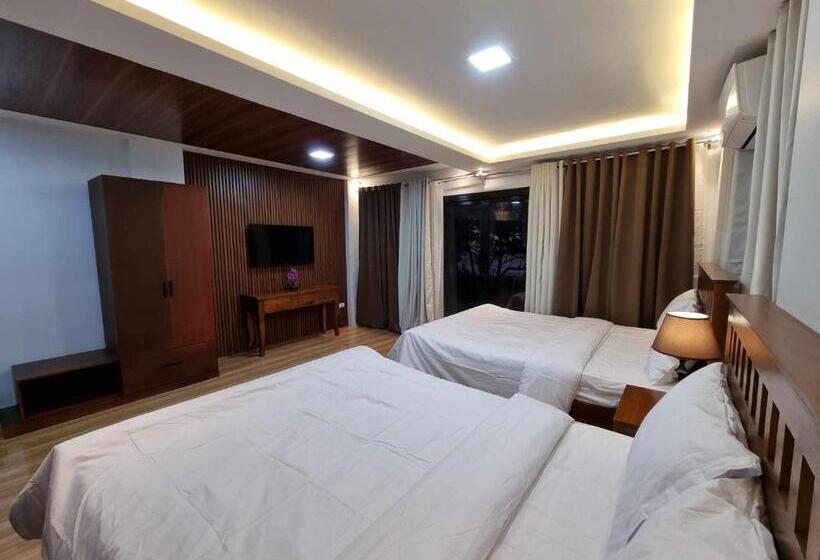 חדר לארבעה סטנדרטי עם מרפסת, Saffire Beach Resort And Glamping