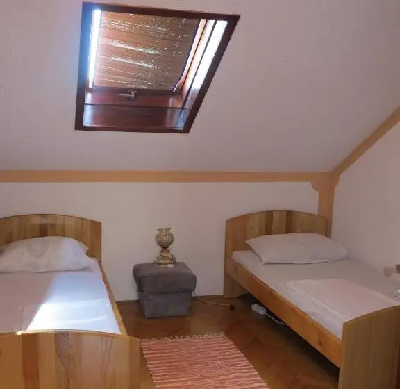 اتاق استاندارد, Lavrnić