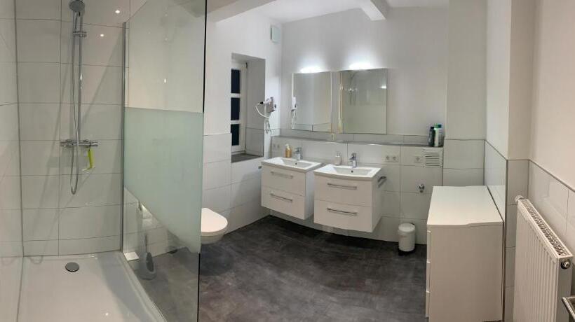 バス共有のスタンダードルーム, Zentrum Appartment Neuburg