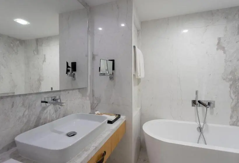 اتاق لوکس, Alberni Jabal Hafeet Hotel Al Ain