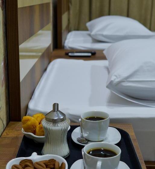 スタンダードトリプルルーム, Lion