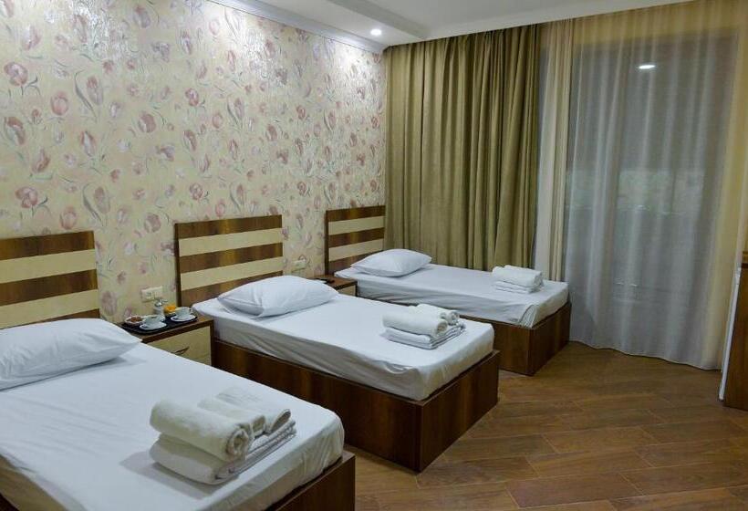 اتاق استاندارد سه نفره, Lion