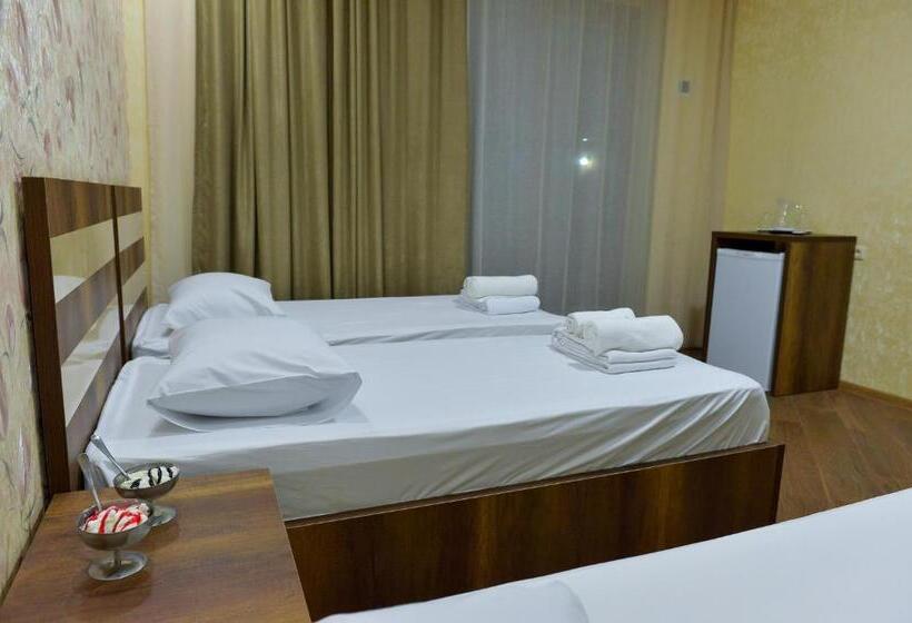 スタンダードトリプルルーム, Lion