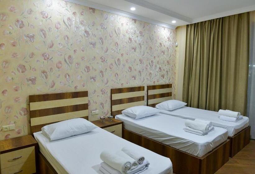 スタンダードトリプルルーム, Lion