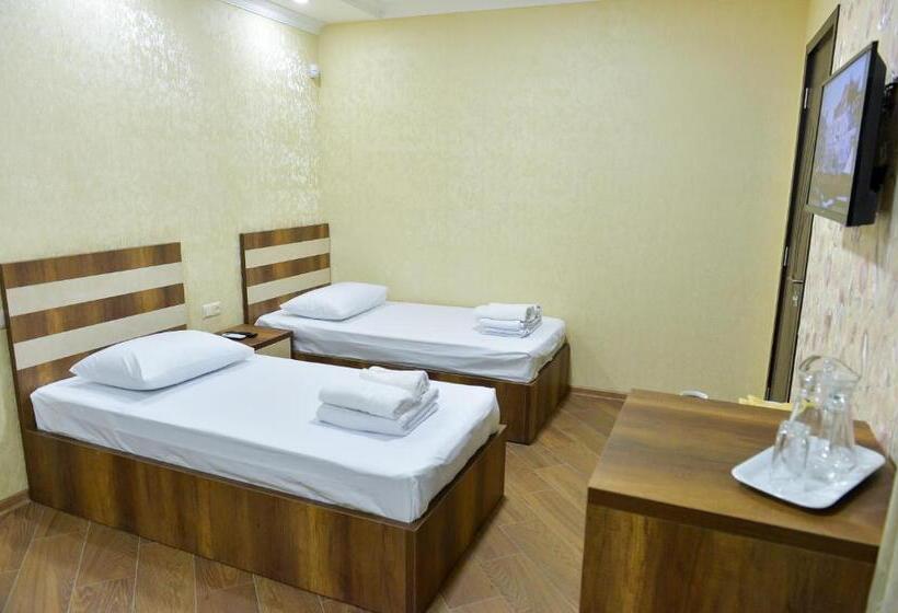 اتاق استاندارد سه نفره, Lion