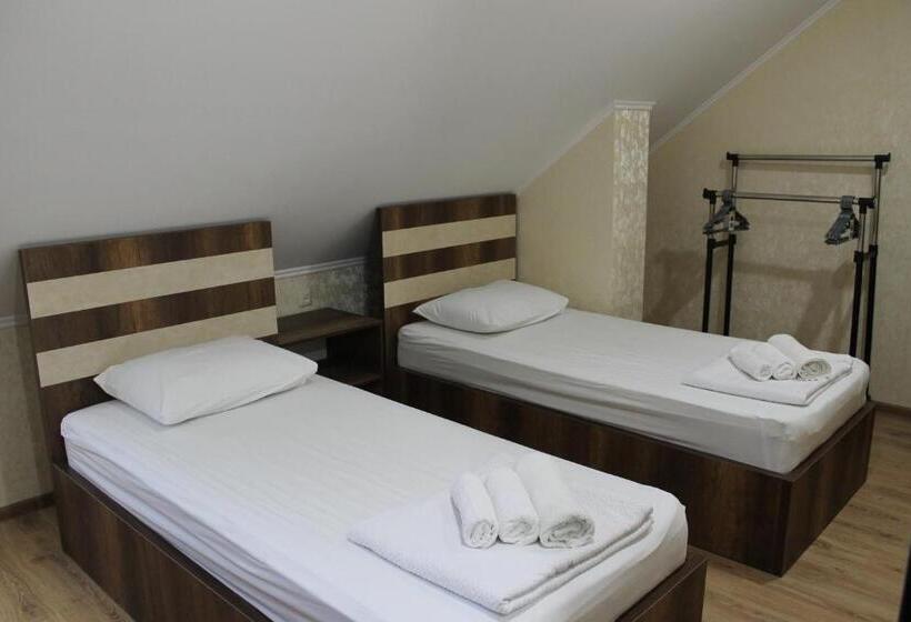 スタンダード4人部屋, Lion