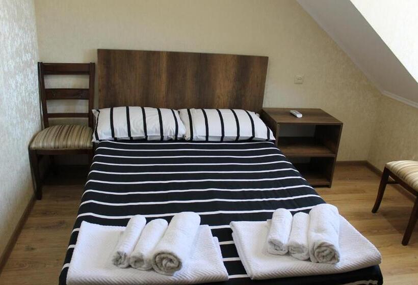 スタンダード4人部屋, Lion