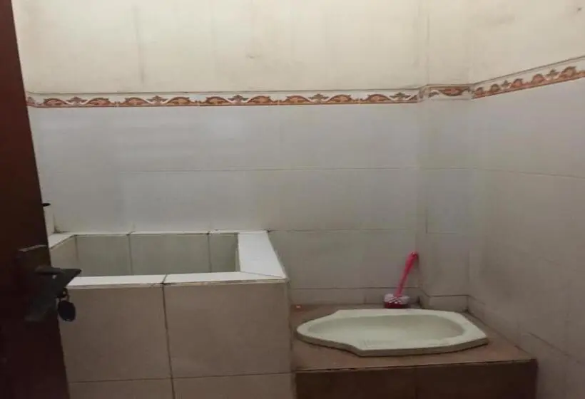 Economy-huone, Spot On 93531 Homestay Puri Indah Syariah