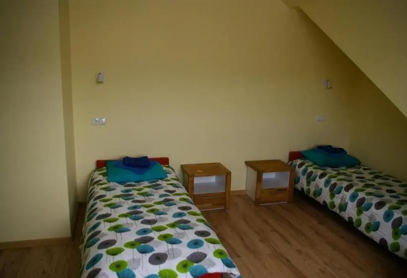 اتاق استاندارد چهار تخته, Kagu Hostel