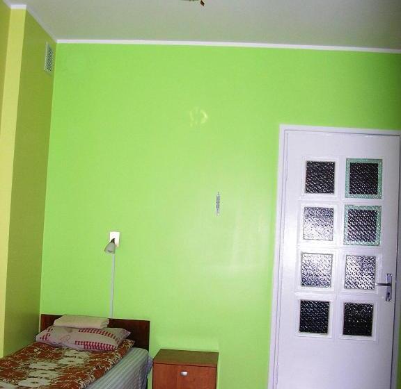 اتاق استاندارد سه نفره, Kagu Hostel