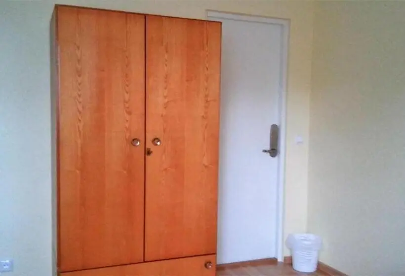 تختخواب در اتاق مشترک, Kagu Hostel