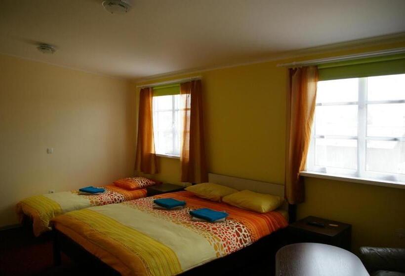 اتاق خانوادگی, Kagu Hostel