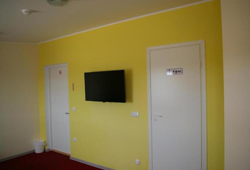 اتاق خانوادگی, Kagu Hostel