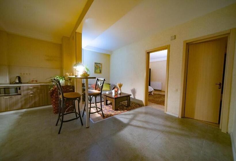 آپارتمان 2 خوابه, Chalet Papa Basili