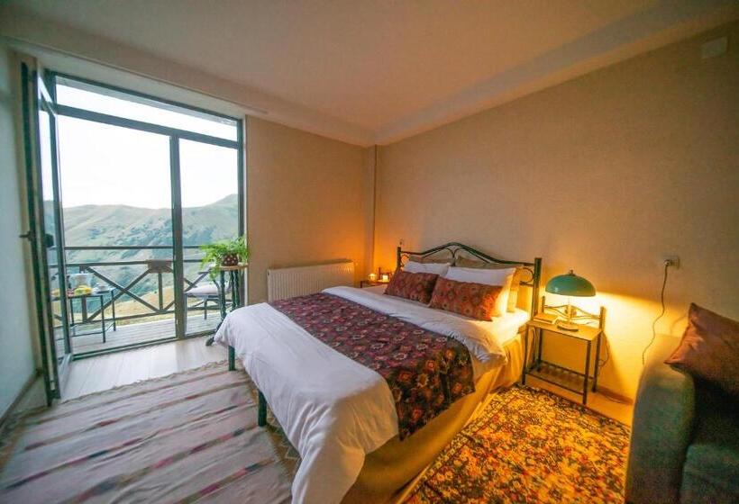 اتاق استاندارد سه نفره, Chalet Papa Basili