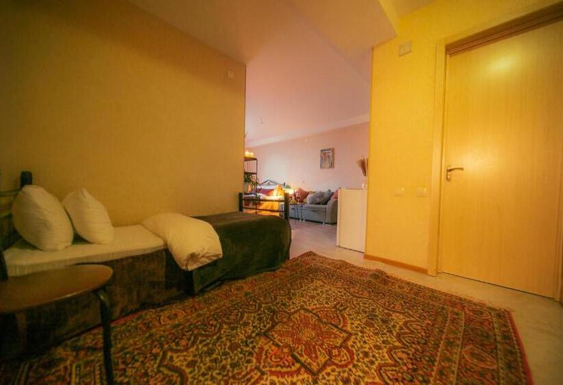 اتاق استاندارد سه نفره, Chalet Papa Basili