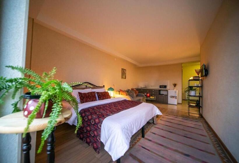 اتاق استاندارد سه نفره, Chalet Papa Basili