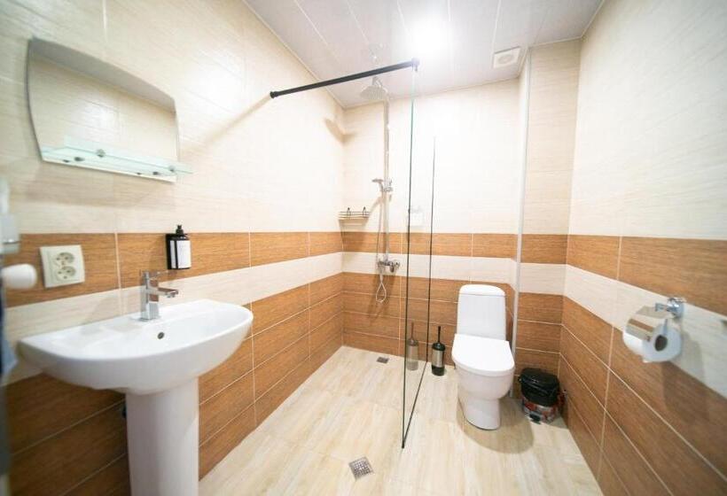 اتاق استاندارد سه نفره, Chalet Papa Basili